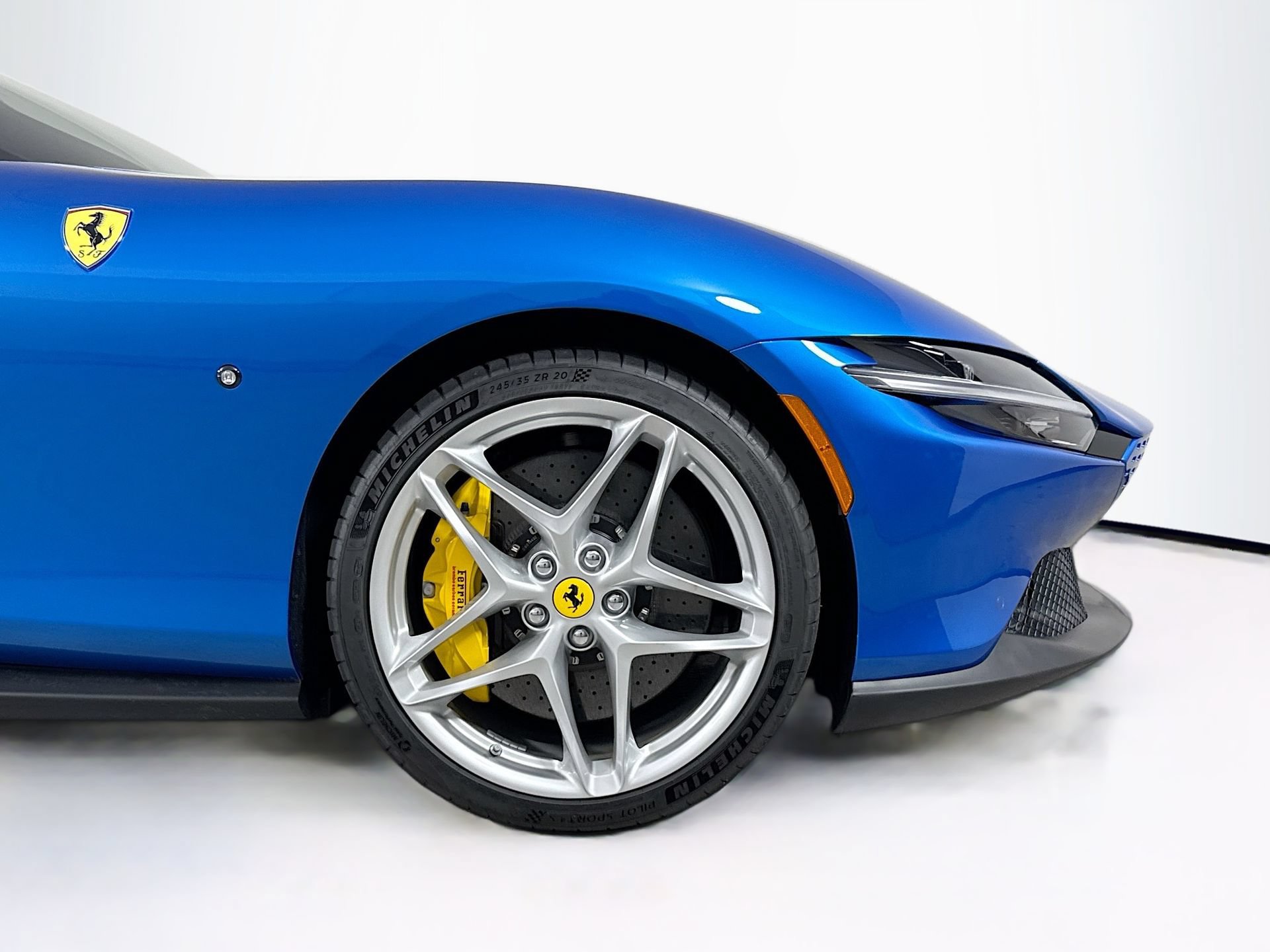 Certified 2025 Ferrari Roma Spider RWD image 28