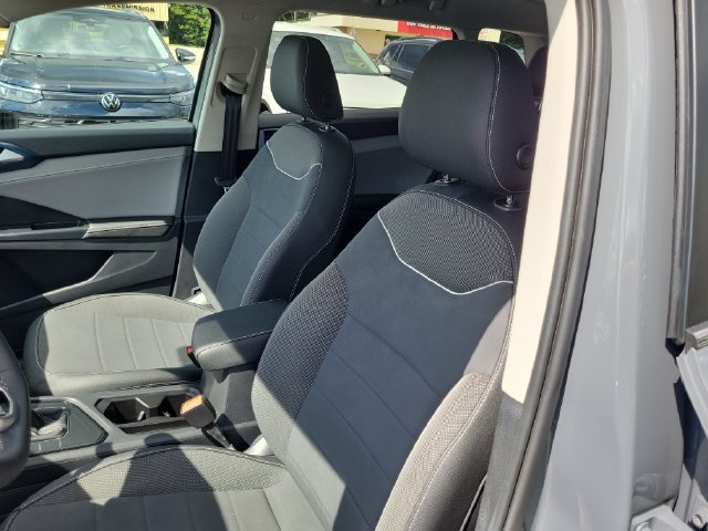 Certified 2024 Volkswagen Taos SE w/ Panoramic Sunroof Package FWD image 23