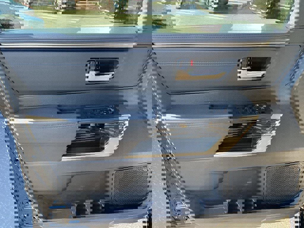 Used 2025 Toyota Tundra Limited image 3