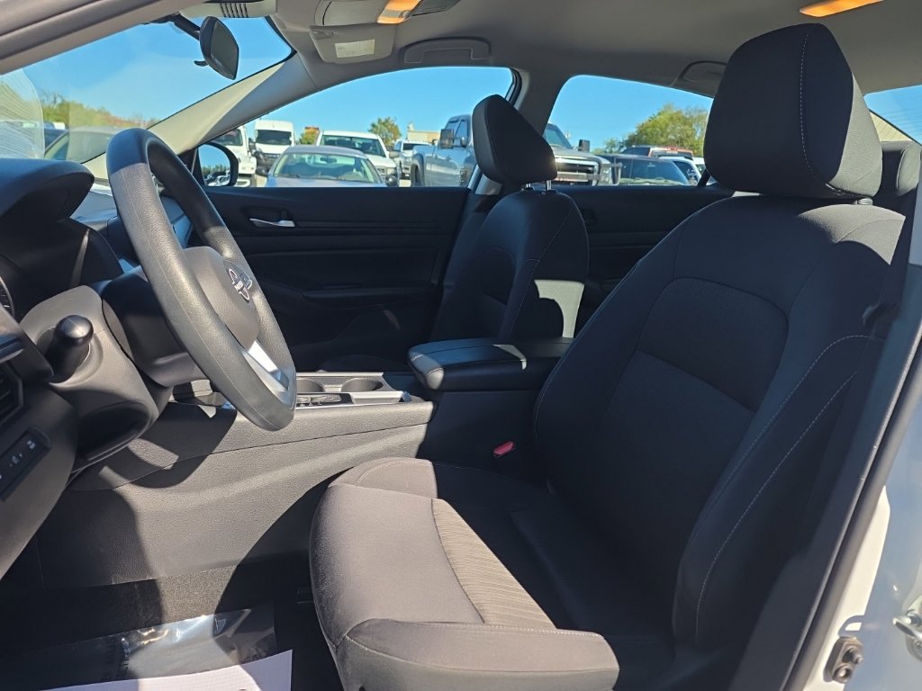 Used 2025 Nissan Altima 2.5 SV FWD image 15