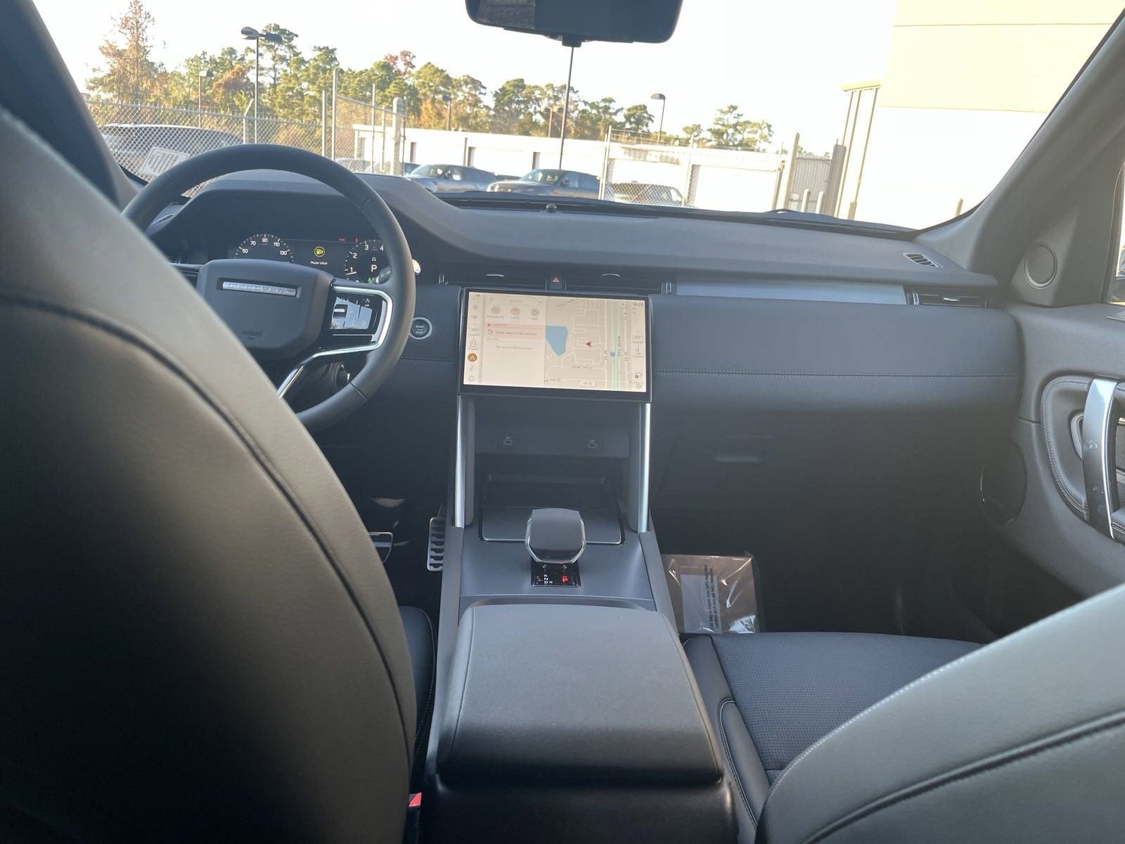 Used 2025 Land Rover Discovery Sport Dynamic SE image 25