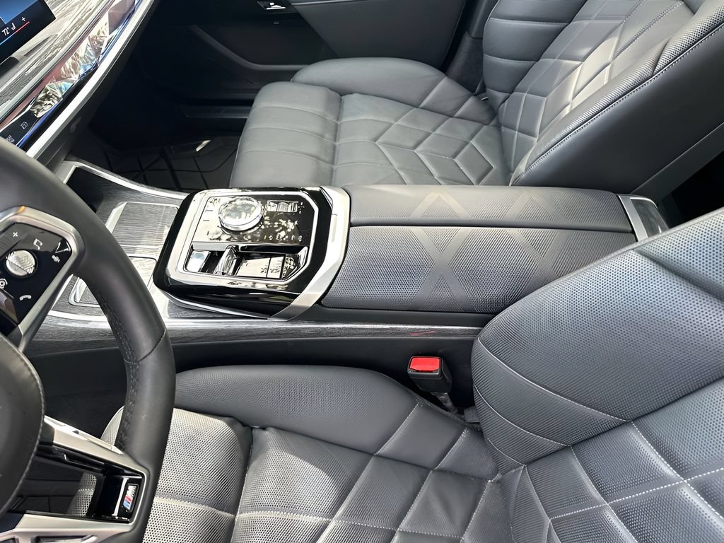 Certified 2024 BMW 760i xDrive w/ Executive Package AWD/4WD image 20