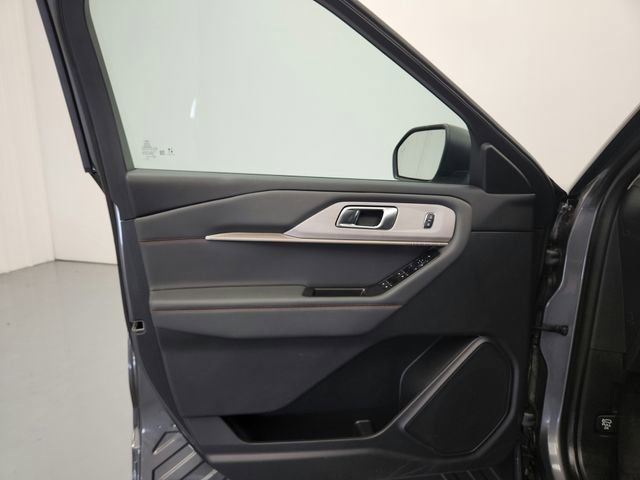 Used 2025 Ford Explorer Active w/ Active Comfort Package image 29