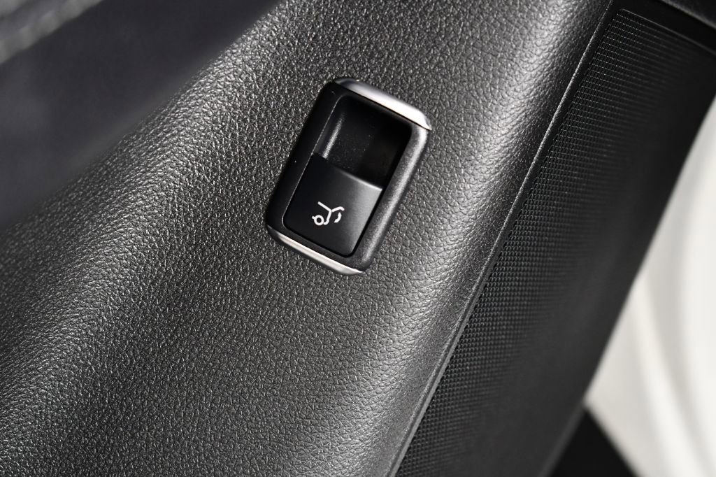 Used 2018 Mercedes-Benz GLE 350 4MATIC image 25