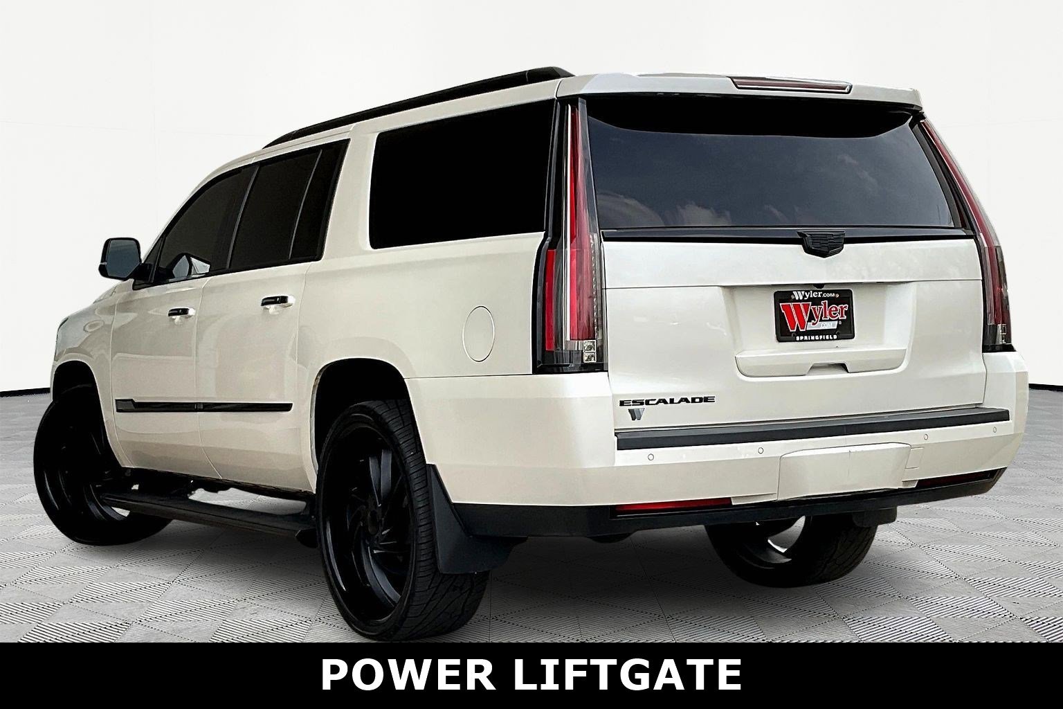 Used 2015 Cadillac Escalade ESV Premium image 4