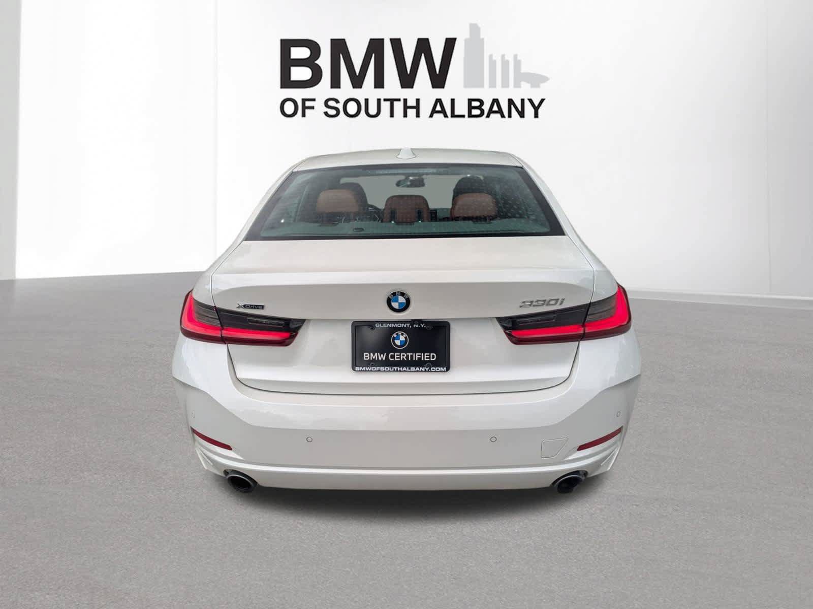 Used 2024 BMW 330i xDrive Sedan w/ Premium Package AWD/4WD image 4