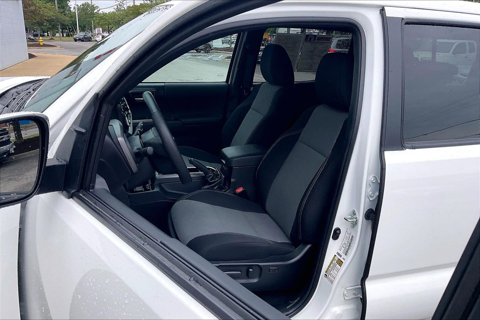 Used 2023 Toyota Tacoma TRD Off-Road w/ Technology Package AWD/4WD image 29