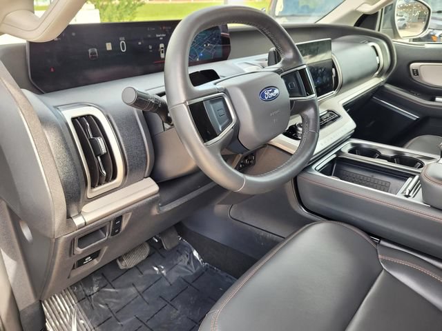 Used 2025 Ford Expedition Active RWD image 17
