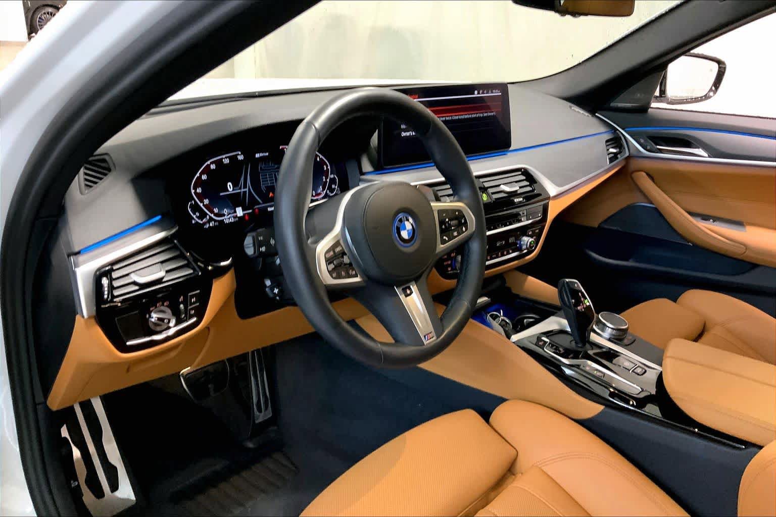 Certified 2023 BMW 530e xDrive w/ Premium Package image 17