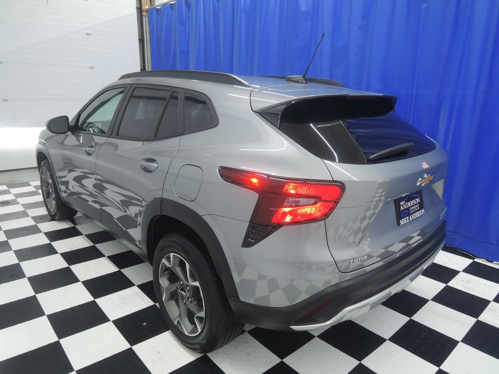 Used 2024 Chevrolet Trax LT w/ Driver Confidence Package FWD image 7