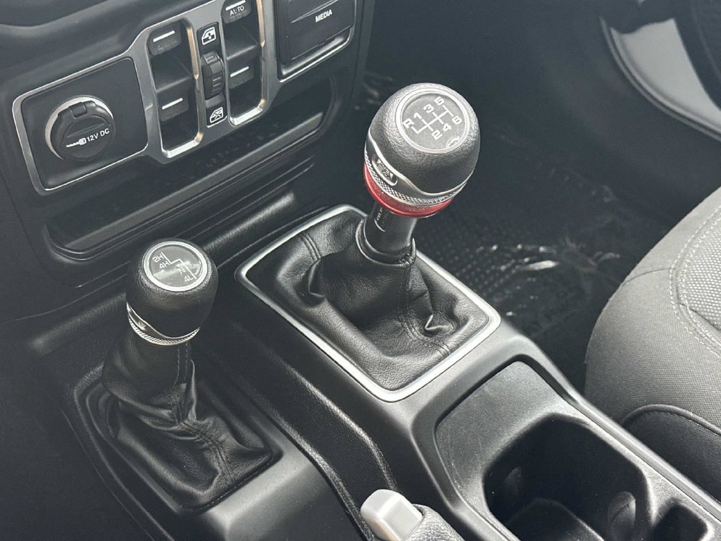 Used 2018 Jeep Wrangler Unlimited Sport S AWD/4WD image 31
