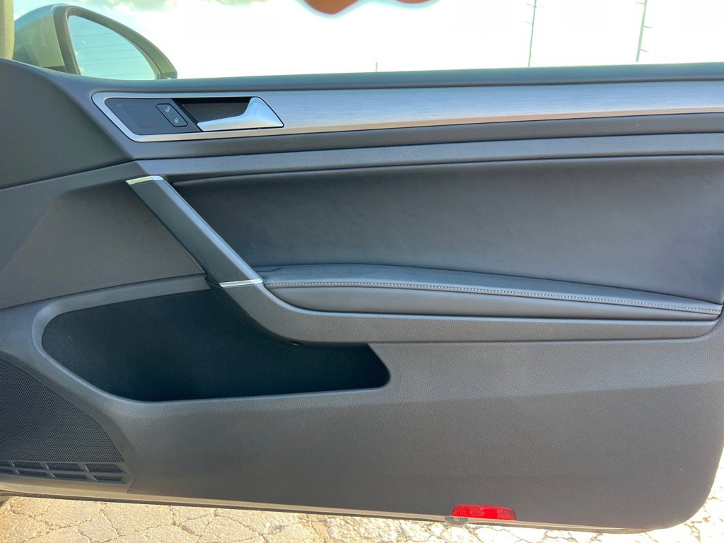 Used 2015 Volkswagen Golf S image 16