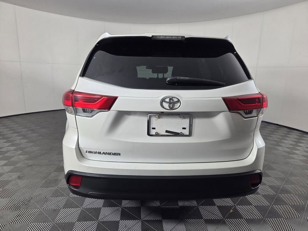 Used 2019 Toyota Highlander LE image 7