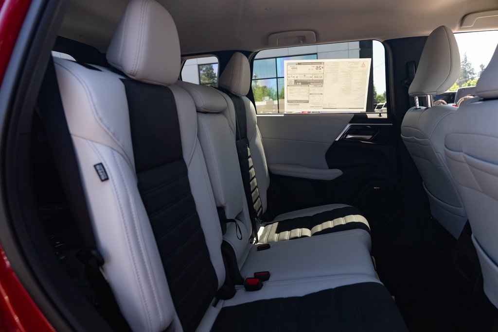 New 2025 Mitsubishi Outlander SEL image 23