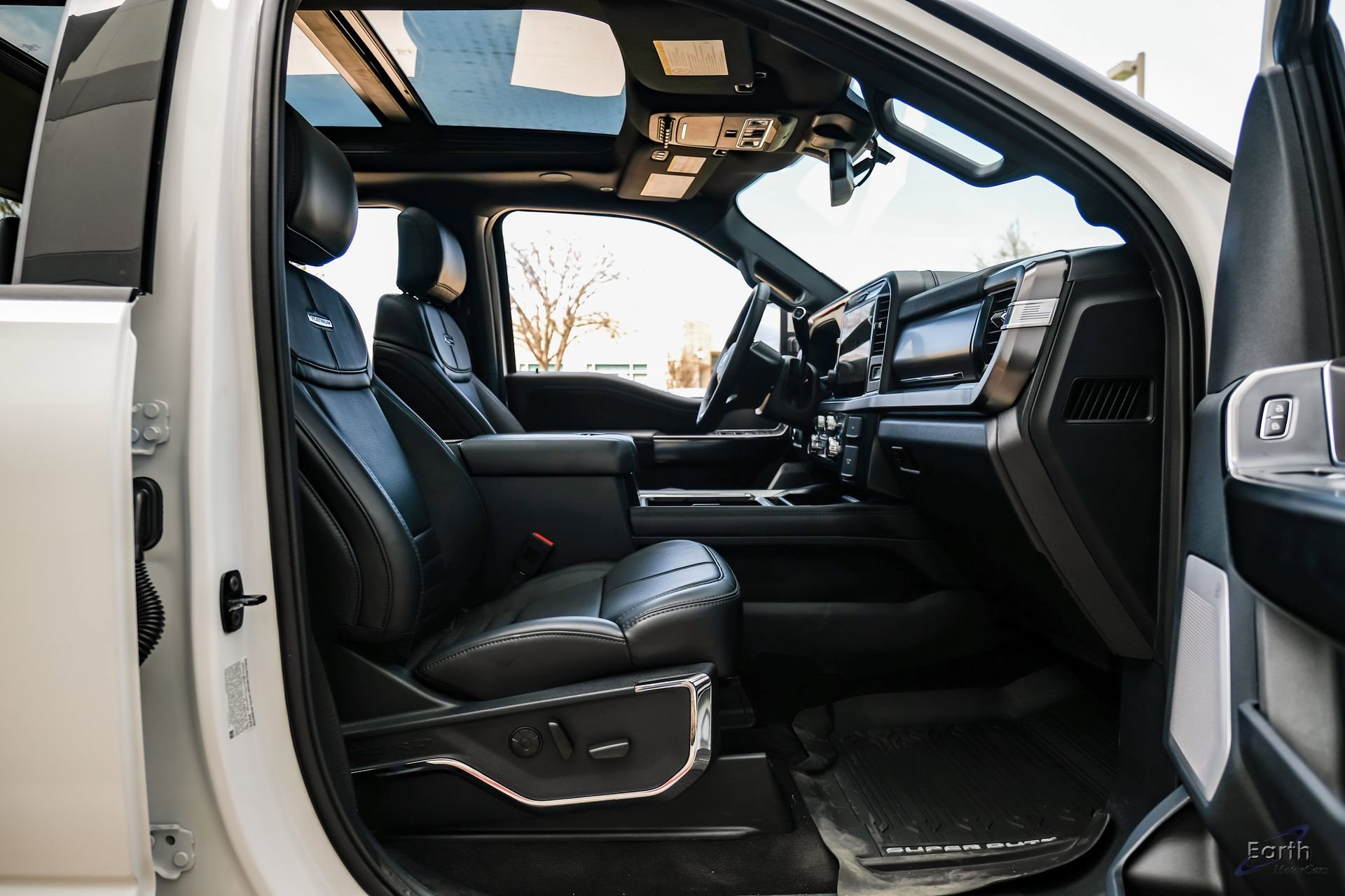 Used 2026 Ford F450 Platinum w/ FX4 Off-Road Package image 55