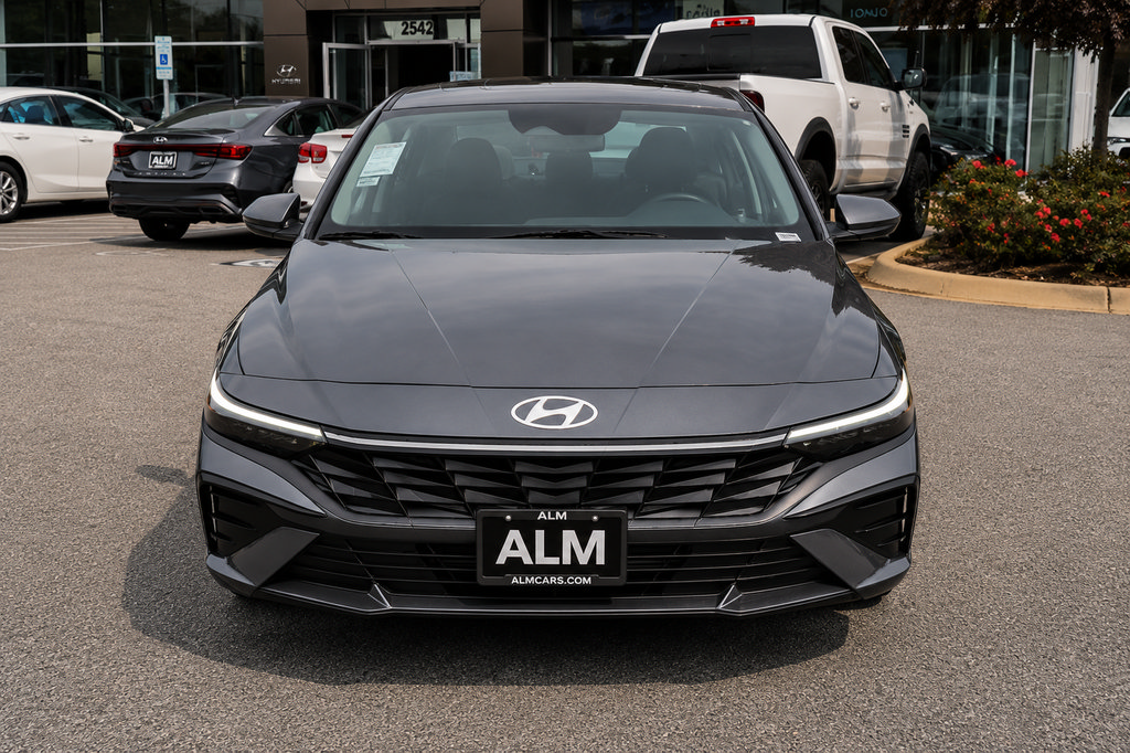New 2026 Hyundai Elantra SEL Sport FWD image 2