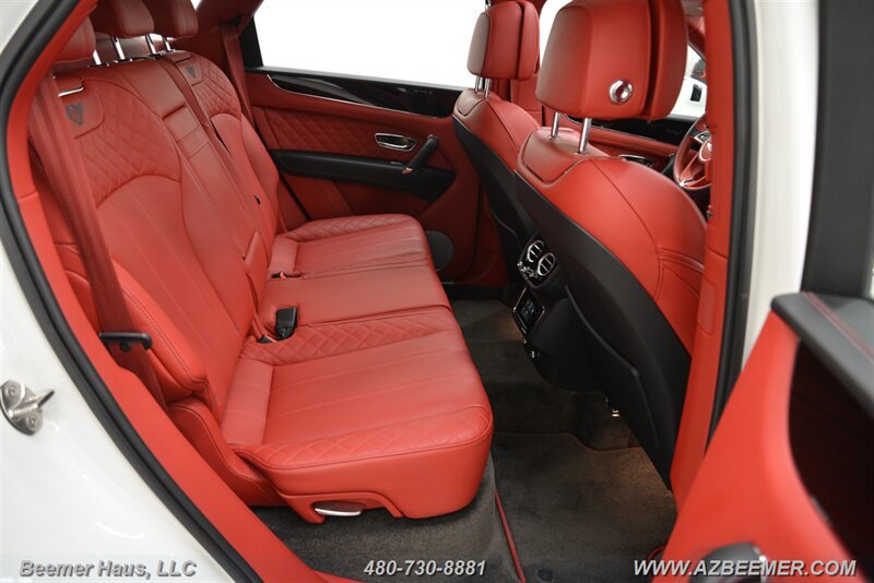 Used 2019 Bentley Bentayga AWD/4WD image 22