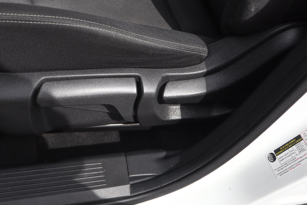 Used 2023 Nissan Rogue S FWD image 19