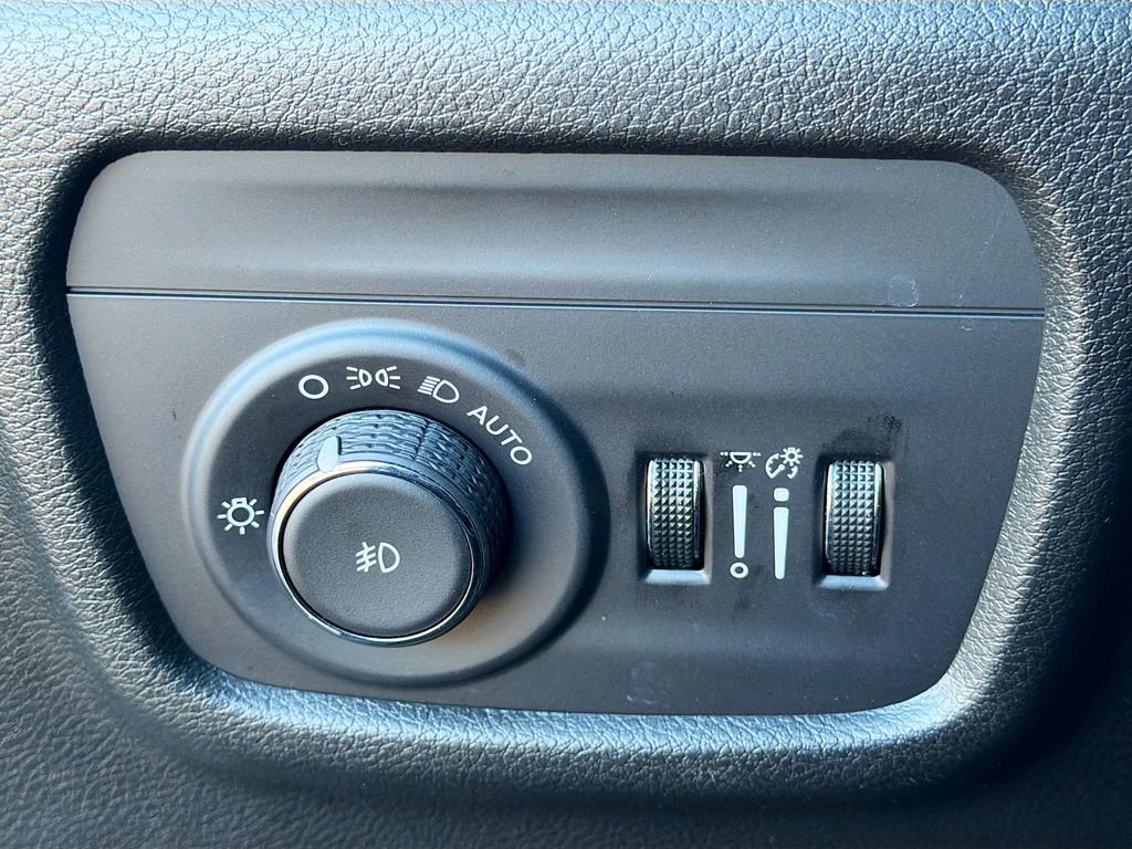 Used 2024 Jeep Grand Cherokee Limited image 37