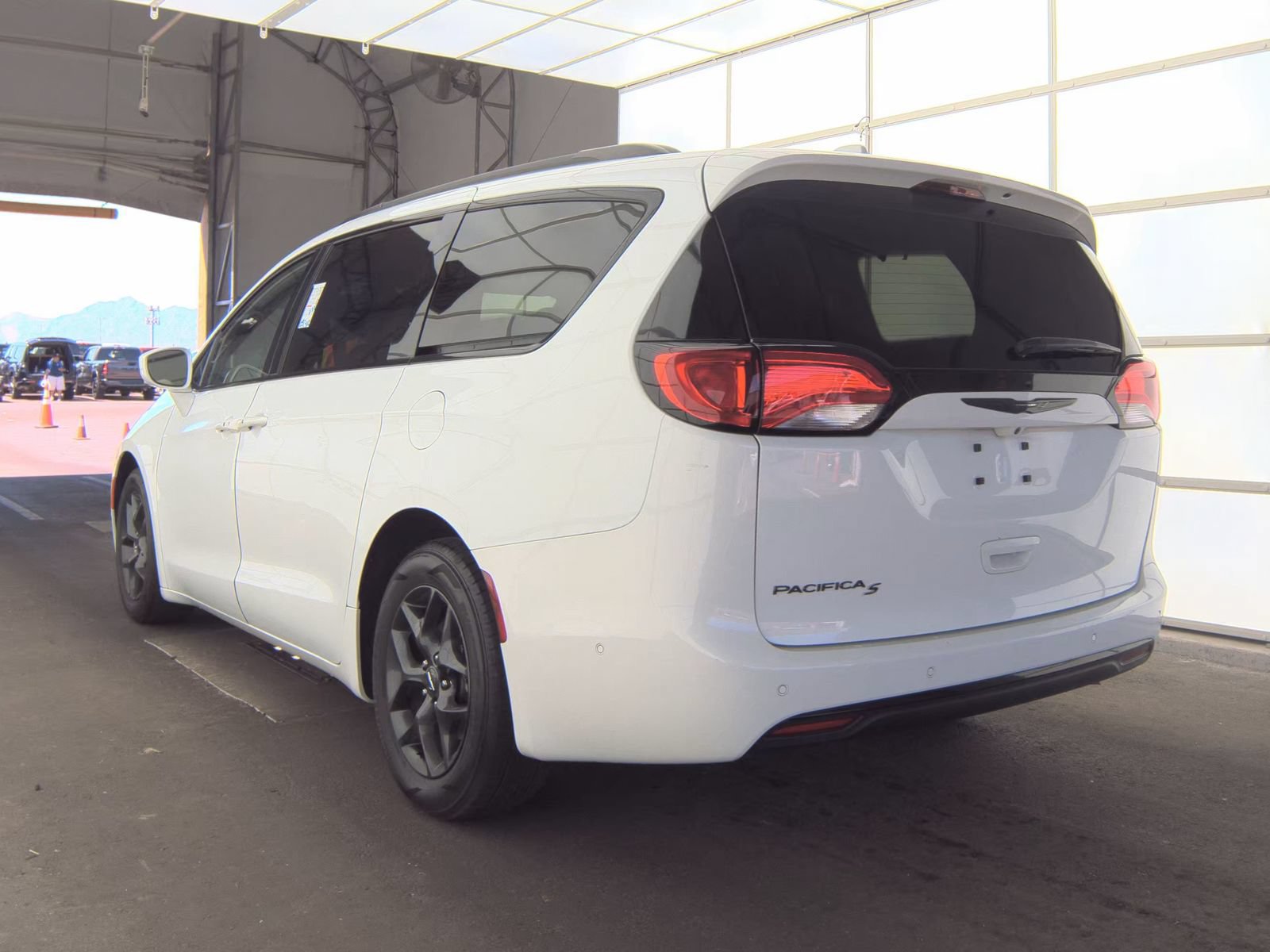 Used 2020 Chrysler Pacifica Touring-L Plus FWD image 6