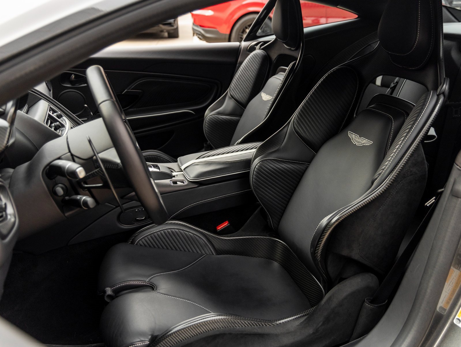 Used 2023 Aston Martin DBS Coupe image 26