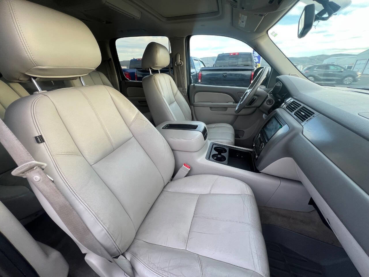 Used 2012 Chevrolet Suburban LT w/ Suspension Package, Off-Road AWD/4WD image 7