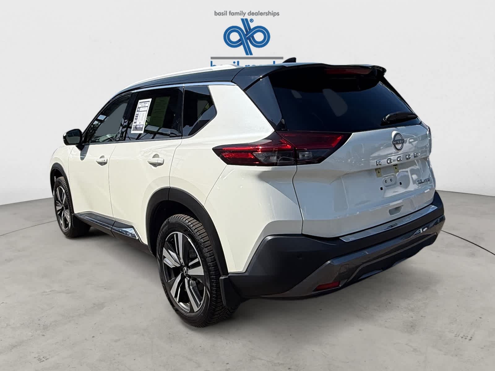 Used 2023 Nissan Rogue SL AWD/4WD image 4