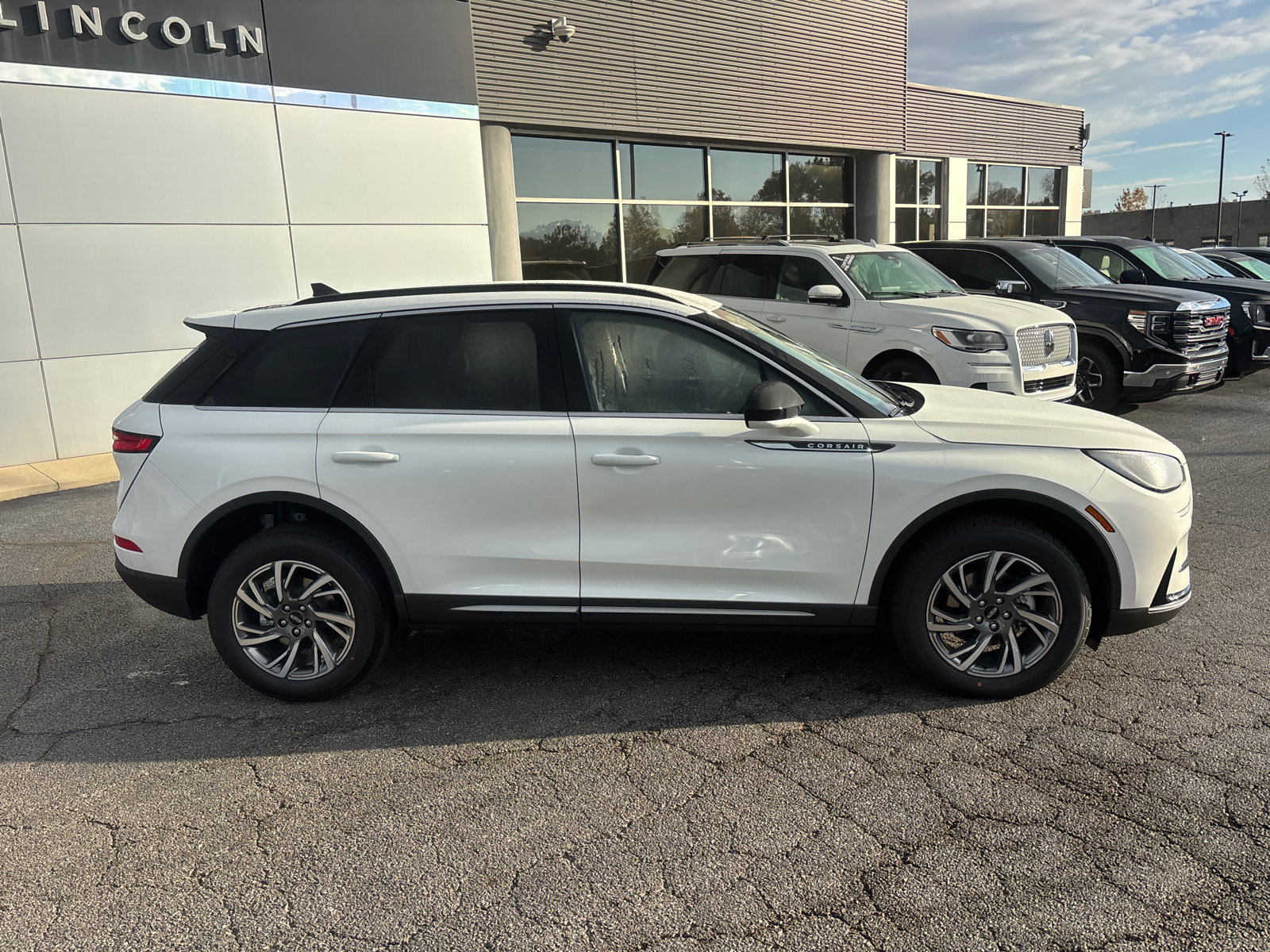 New 2026 Lincoln Corsair Premiere image 8