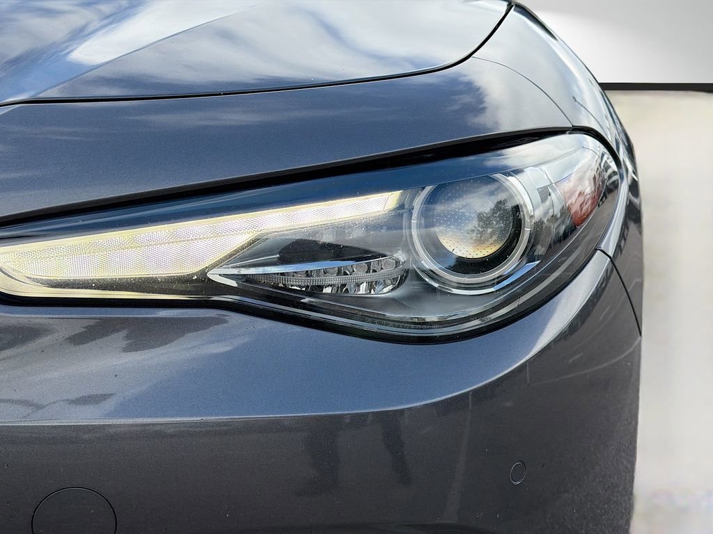 Used 2018 Alfa Romeo Giulia Ti Sport w/ Quick Order Package 22U Sport image 9