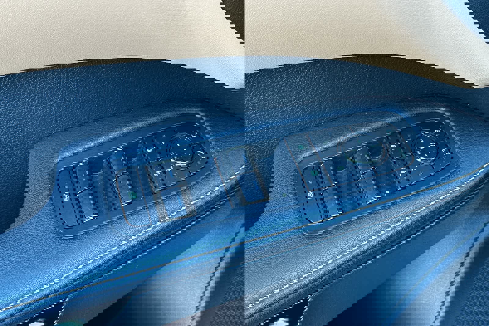 Used 2024 Lexus RX 350 Premium w/ Accessory Package (Z1) image 13