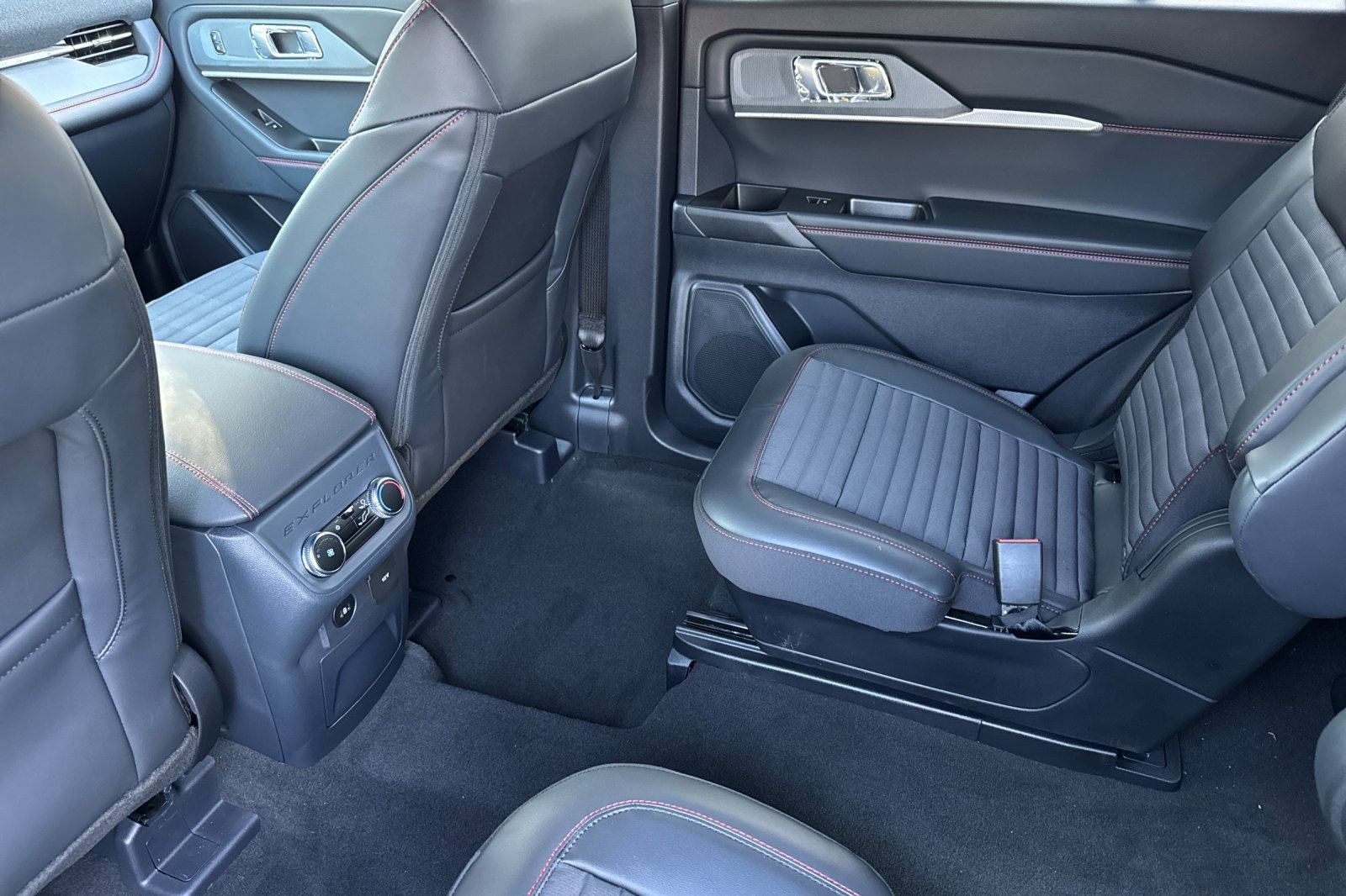 New 2026 Ford Explorer ST-Line AWD/4WD image 13