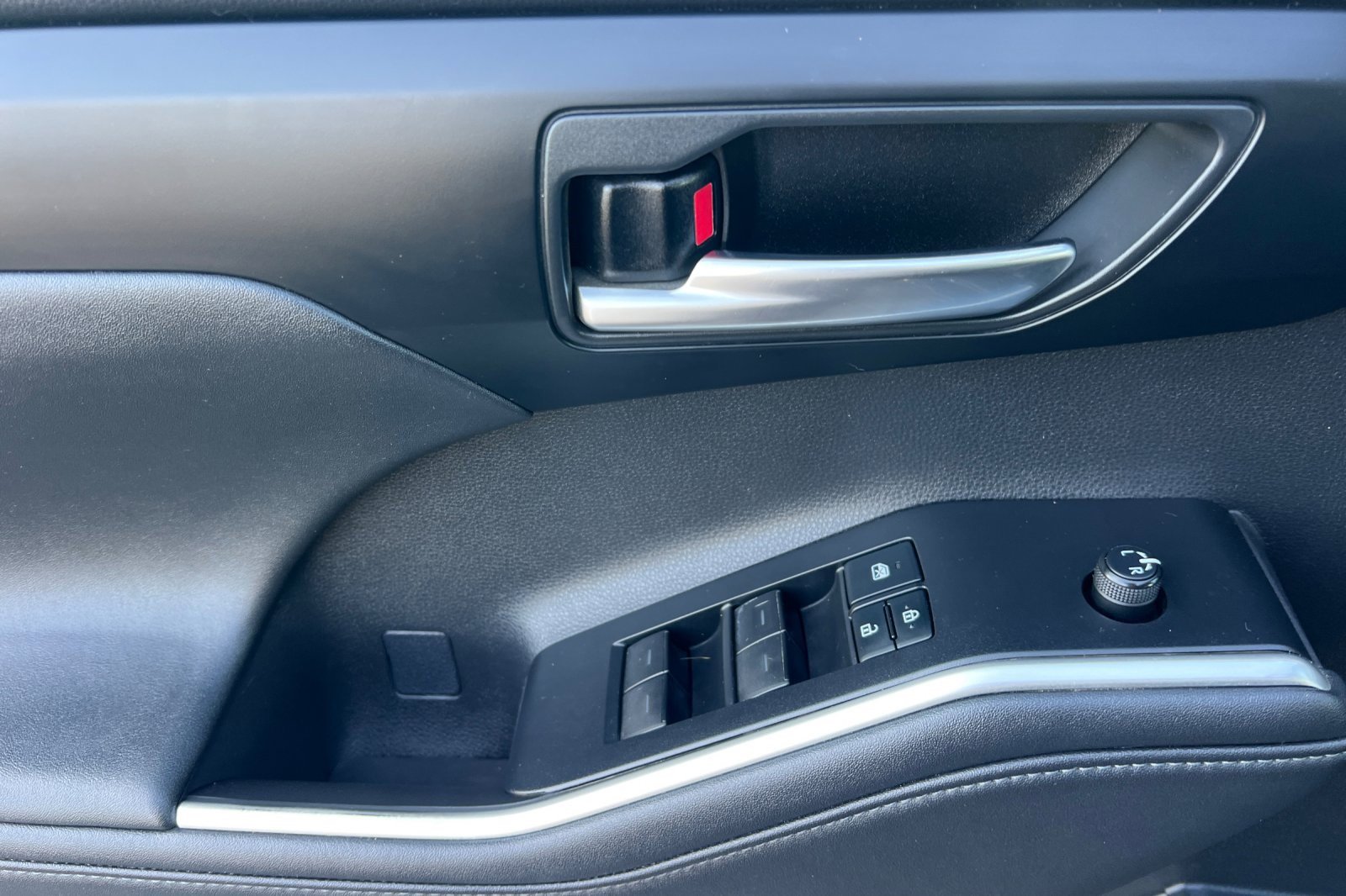 Certified 2021 Toyota Highlander XLE image 8