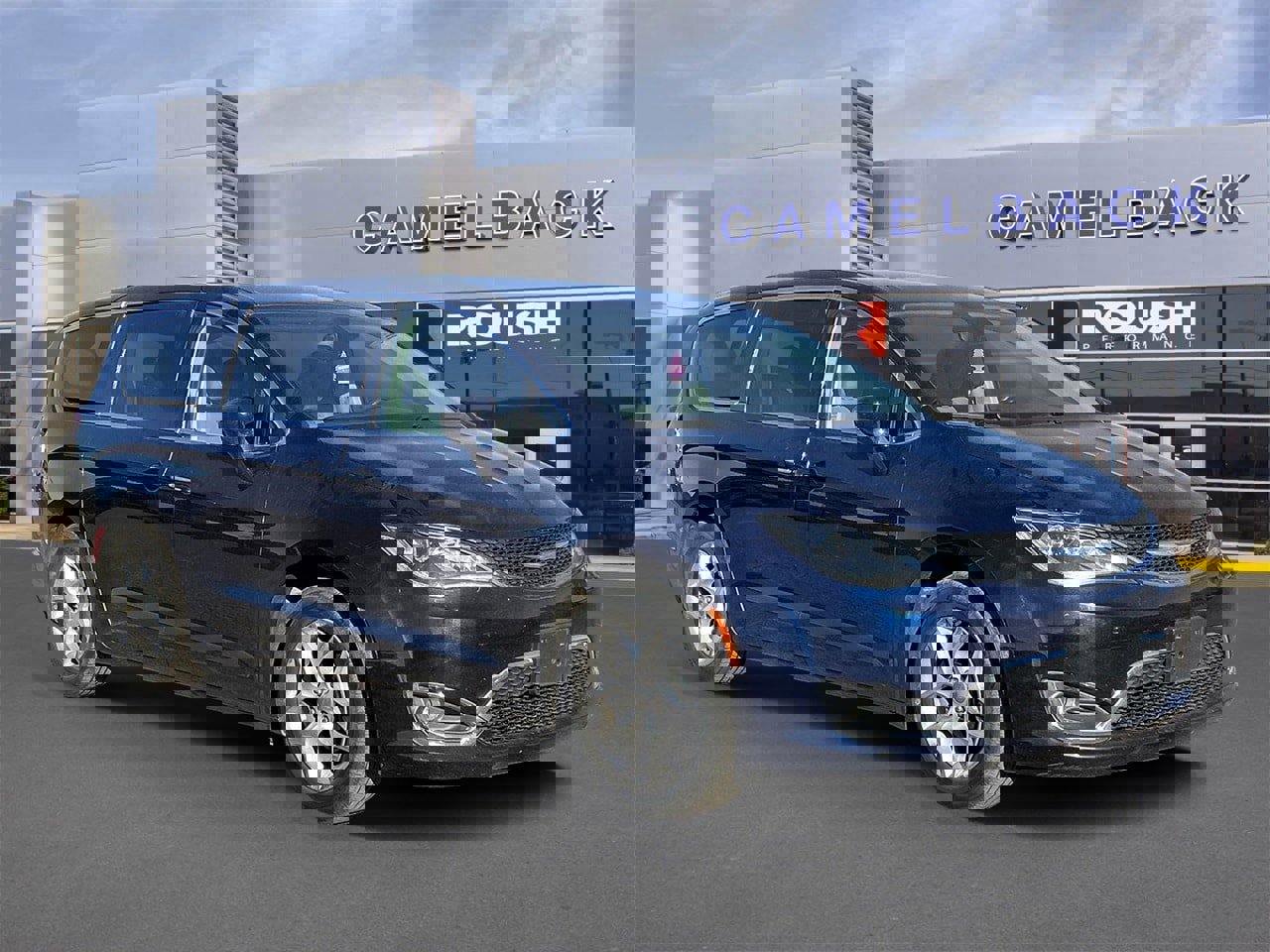 Used 2018 Chrysler Pacifica Touring Plus w/ Tire & Wheel Group image 4