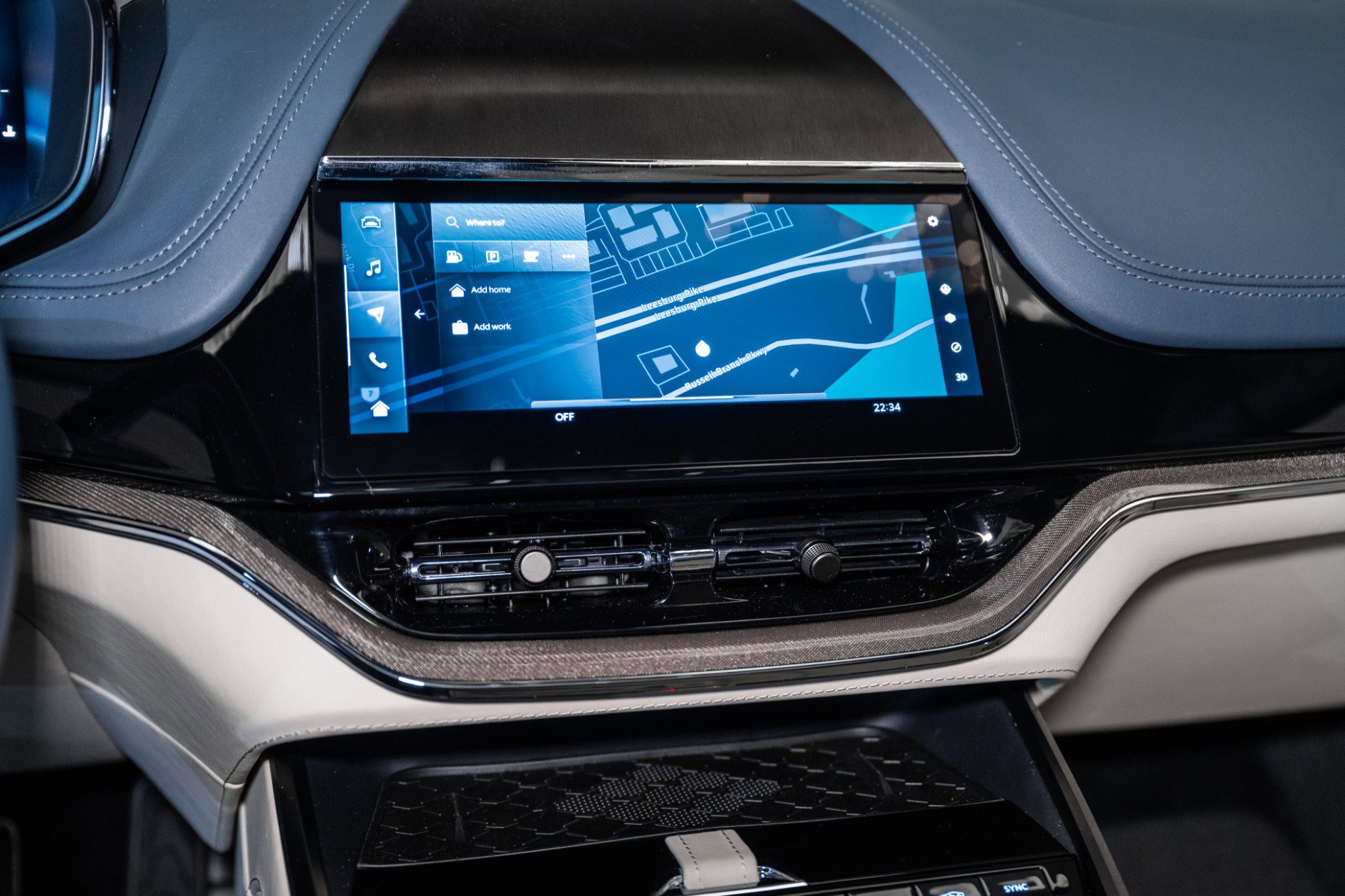 Used 2025 Aston Martin DBX 707 image 10