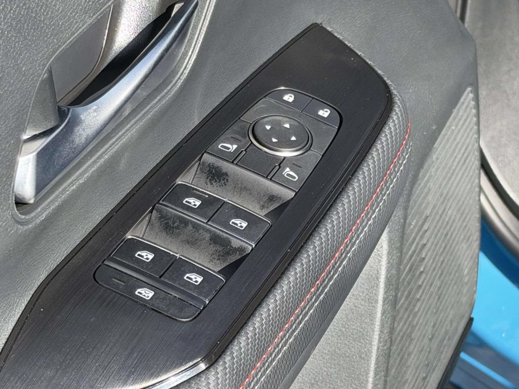 Used 2025 Nissan Kicks SR w/ Illumination Package AWD/4WD image 13