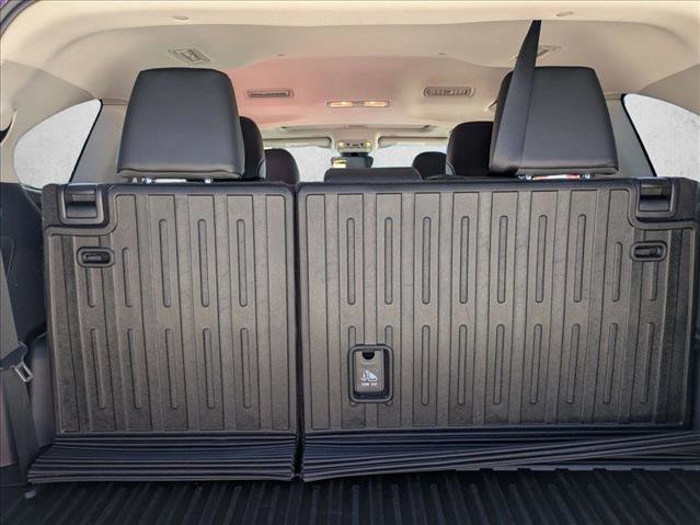 Certified 2025 Toyota Highlander XLE image 6