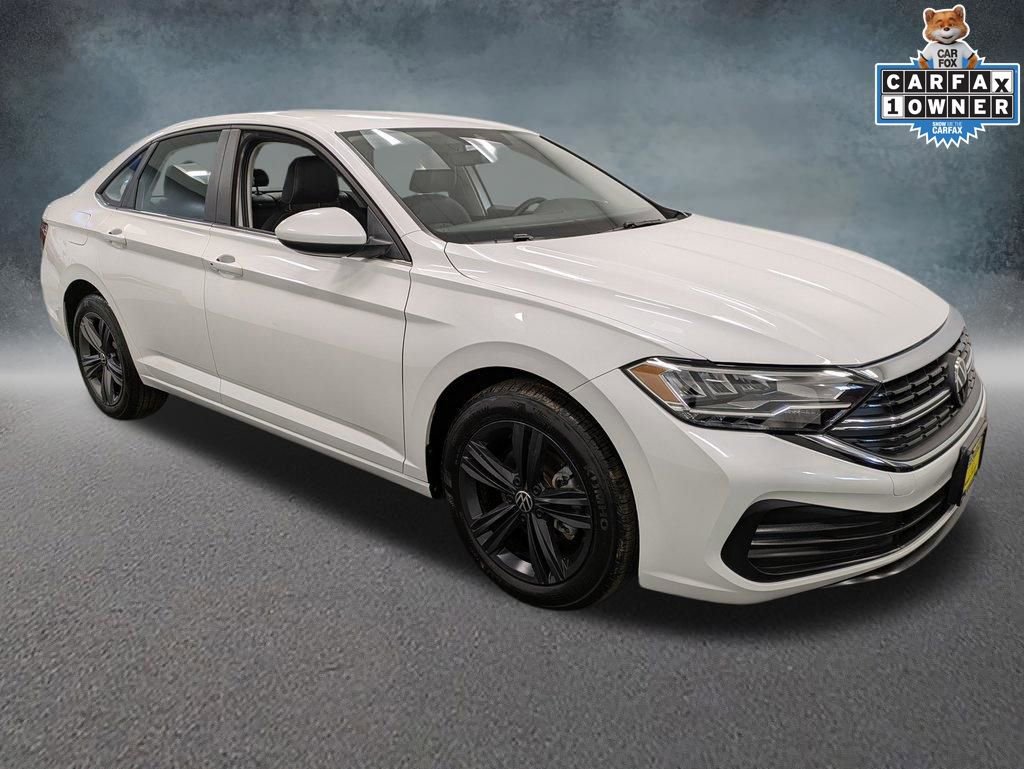 Used 2024 Volkswagen Jetta SE w/ Black Wheel Package image 3