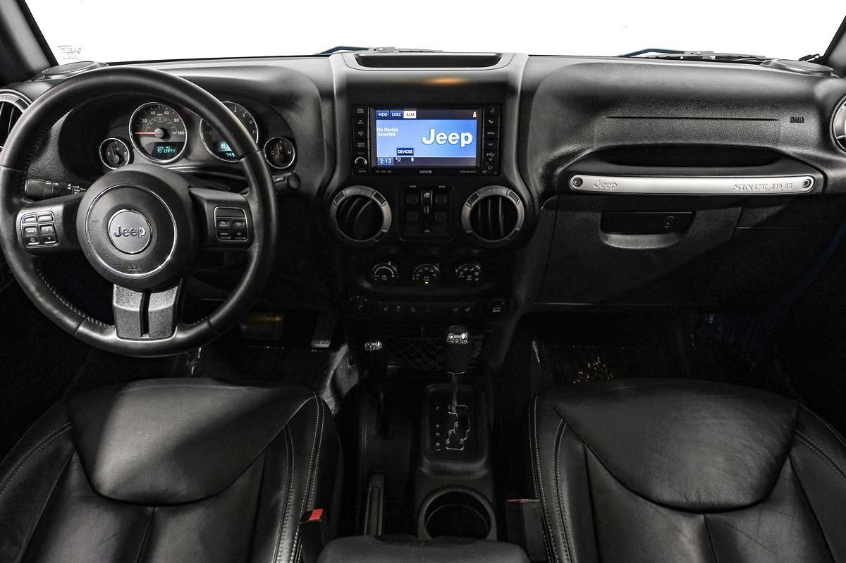 Used 2015 Jeep Wrangler Unlimited Sahara w/ Connectivity Group AWD/4WD image 16