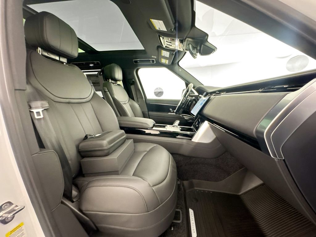 New 2026 Land Rover Range Rover Long Wheelbase SE image 27