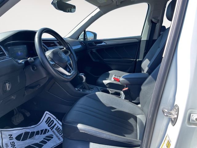 Used 2022 Volkswagen Tiguan SE image 9