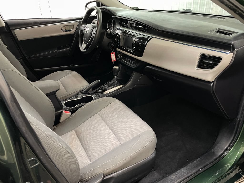 Used 2015 Toyota Corolla LE FWD image 34