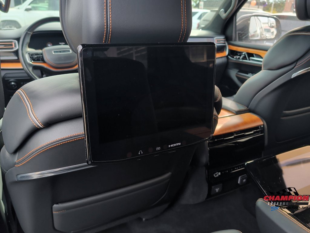 Used 2022 Jeep Grand Wagoneer Series III w/ Rear-Seat Entertainment Group AWD/4WD image 32