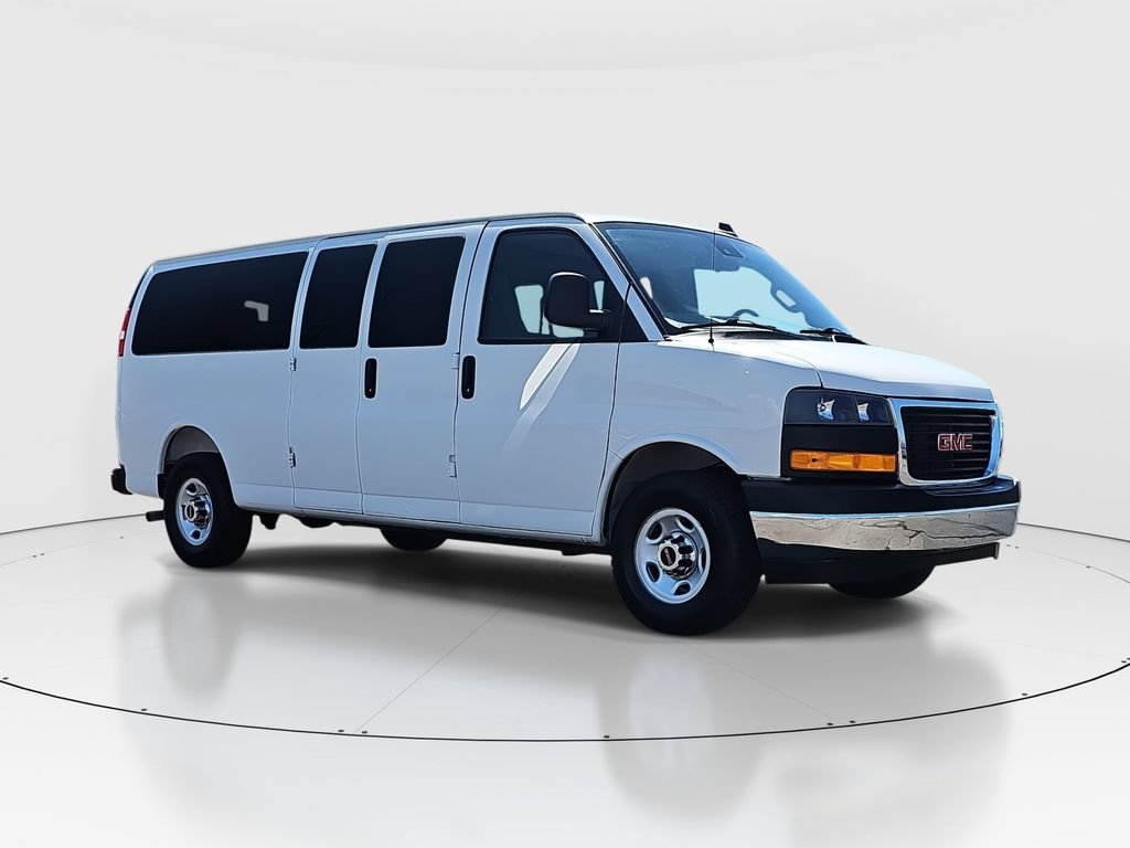 Used 2025 GMC Savana 3500 LT w/ LT Preferred Equipment Group RWD image 3