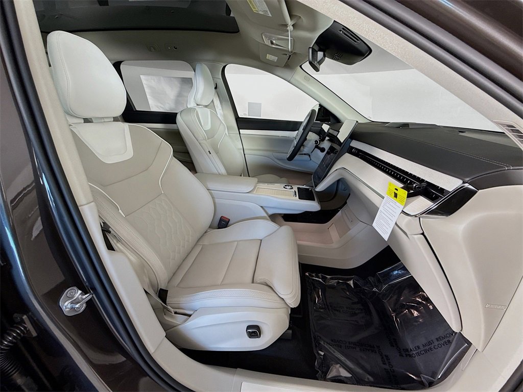 New 2025 Volvo EX90 Ultra w/ Protection Package Premier image 29
