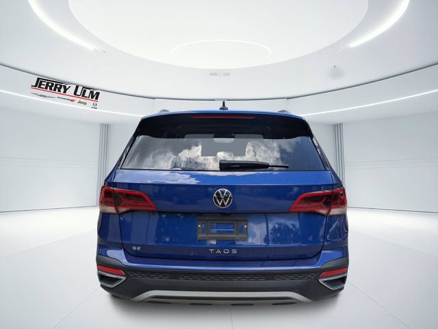 Used 2022 Volkswagen Taos SE w/ Panoramic Sunroof Package FWD image 4