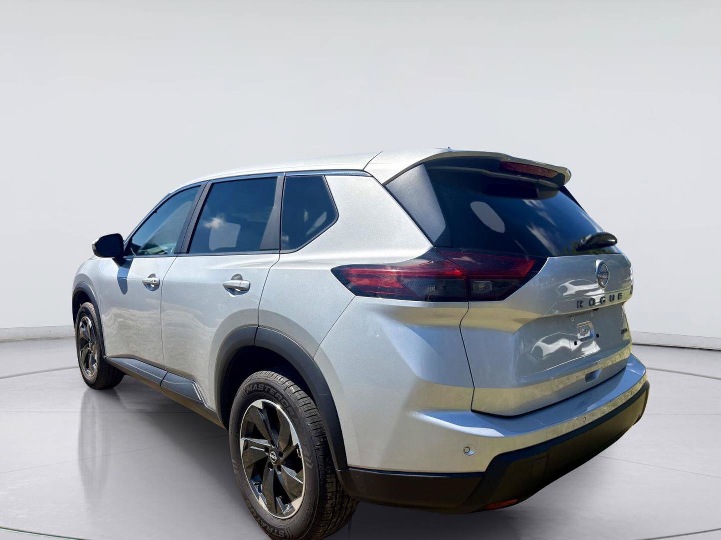 Used 2025 Nissan Rogue SV AWD/4WD image 6