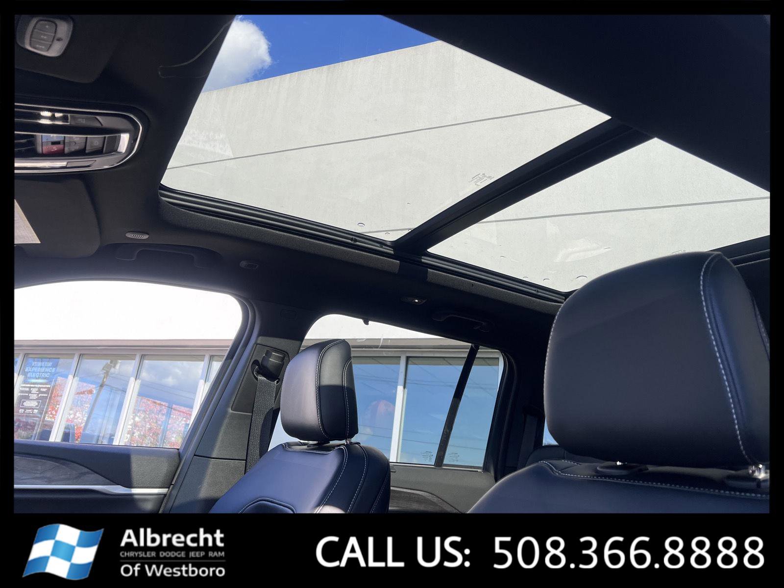 New 2025 Jeep Grand Cherokee Limited w/ Luxury Tech Group II image 24