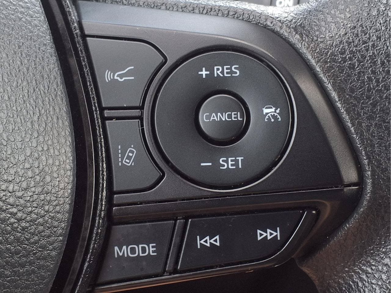 Used 2025 Toyota RAV4 XLE AWD/4WD image 23