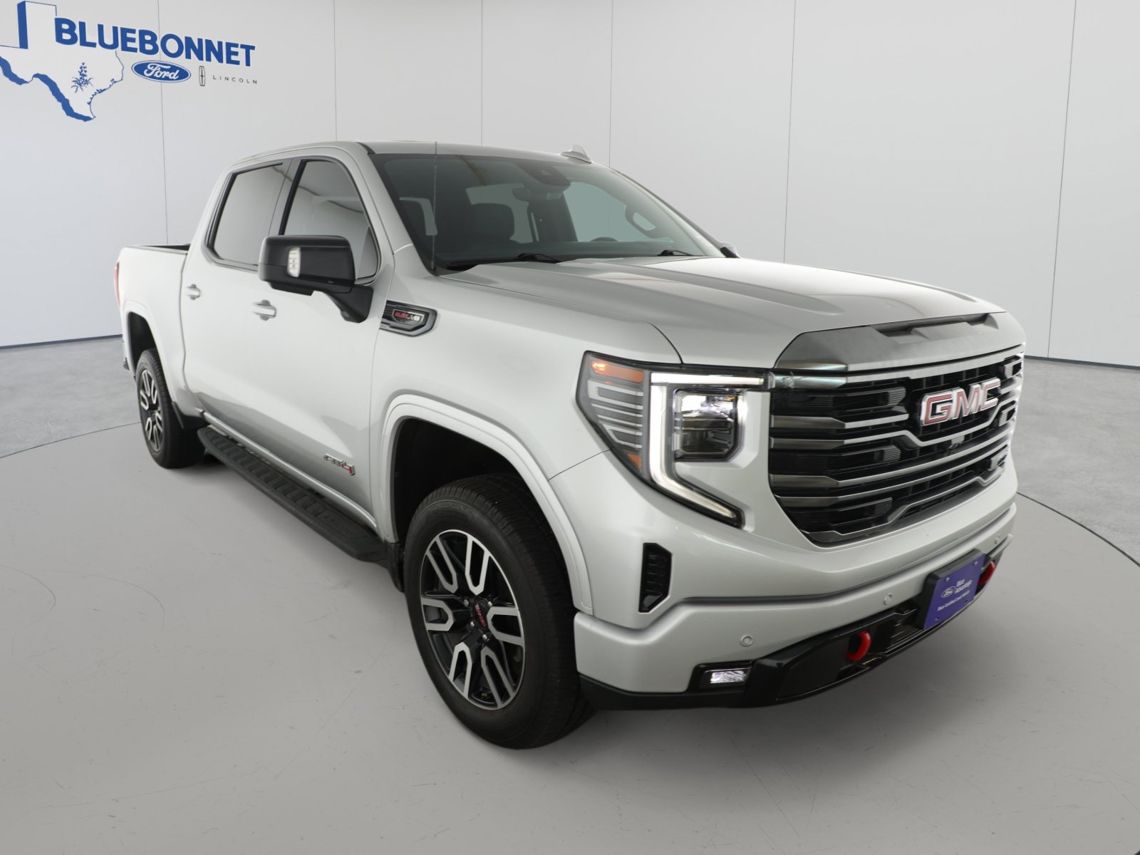 Used 2022 GMC Sierra 1500 AT4 w/ AT4 Premium Package AWD/4WD image 3