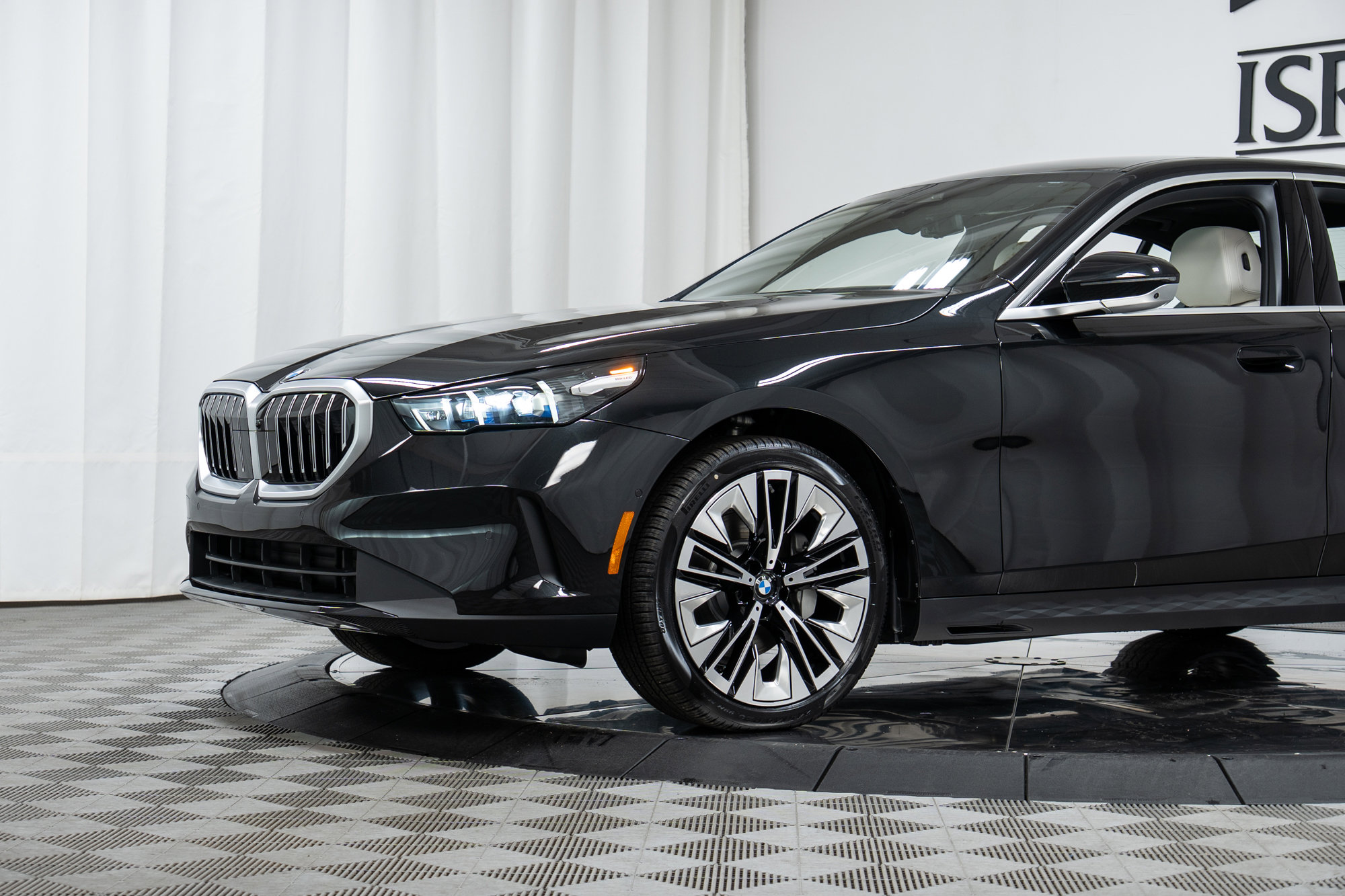 New 2026 BMW 530i xDrive w/ Premium Package image 26